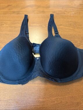 “Breezies “Black Underwire Bra 40C